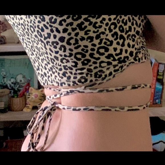 Leopard print cross-tie top - Picture 2 of 2